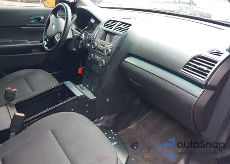 2017 Ford Police Interceptor z USA, uszkodzony, nr VIN 1FM5K8AR8HGA37503